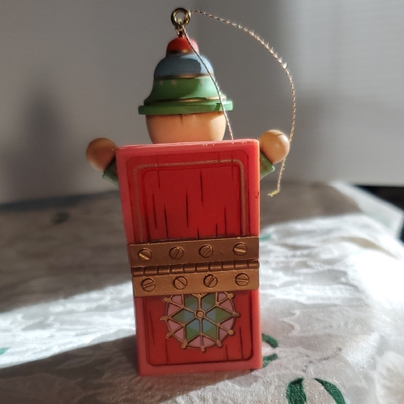 Vintage Hallmark Merry Christmas 1977 Ornament - Red and Green - Picture 2 of 3
